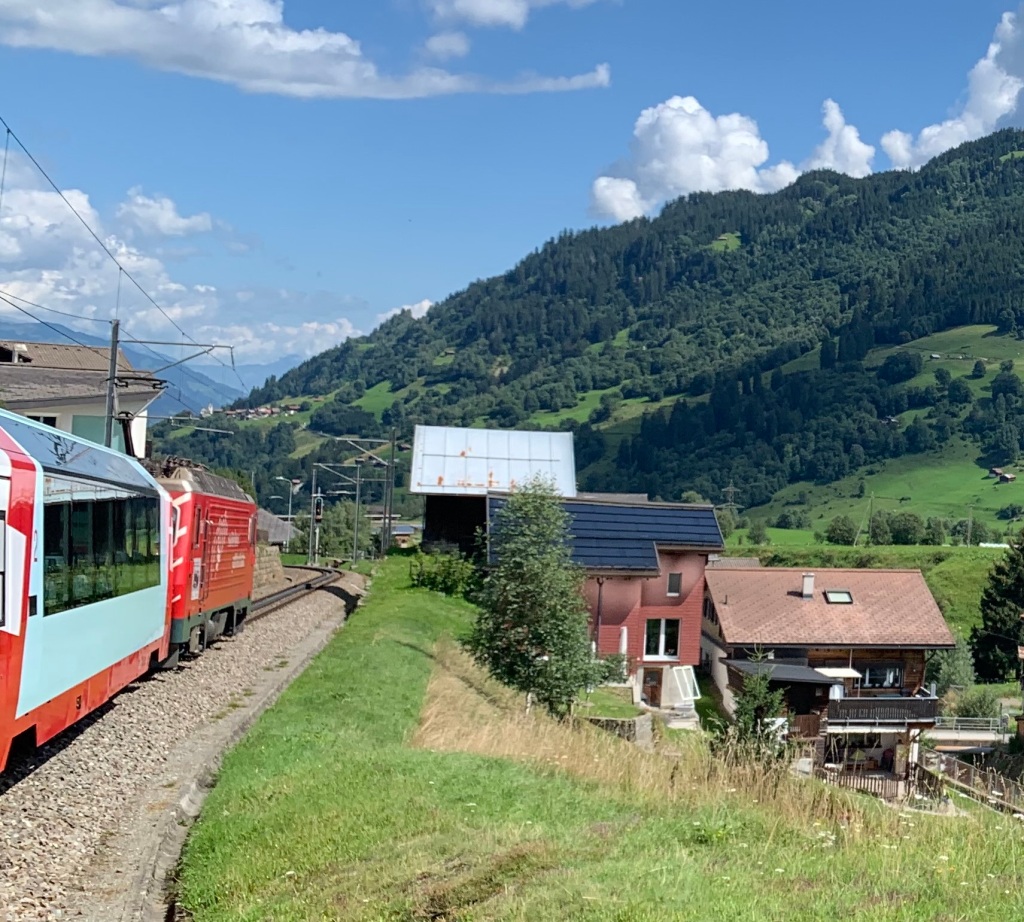 The famous Glacier Express train 🇨🇭 – an honest review (we left the train early)