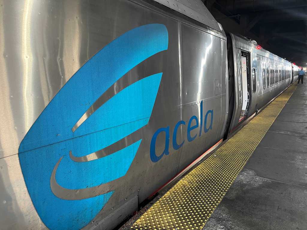 The best of Amtrak? First Class on the Acela train – Boston 🇺🇸 to Philadelphia 🇺🇸 via New York 🇺🇸
